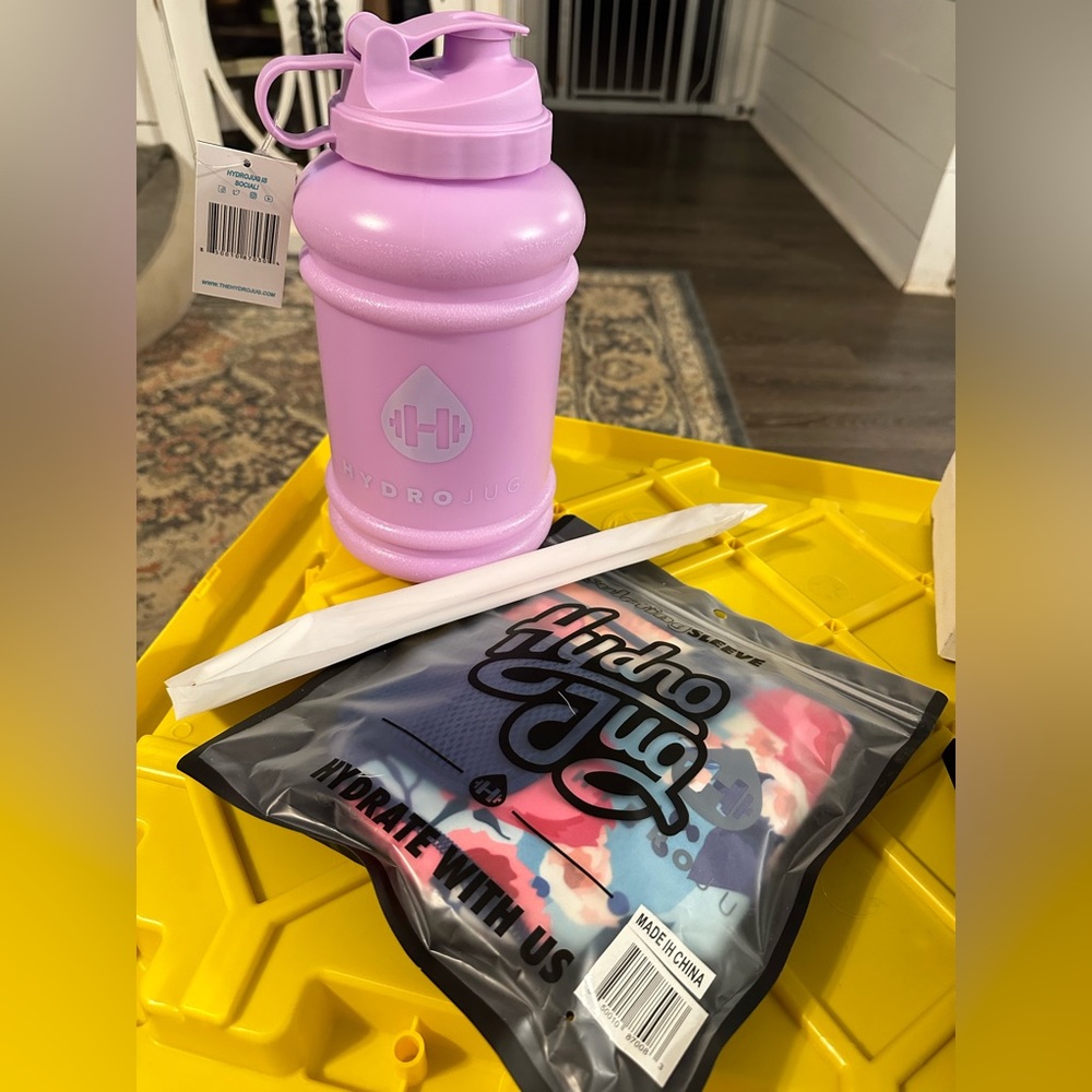 NWT Hydro jug with accessories